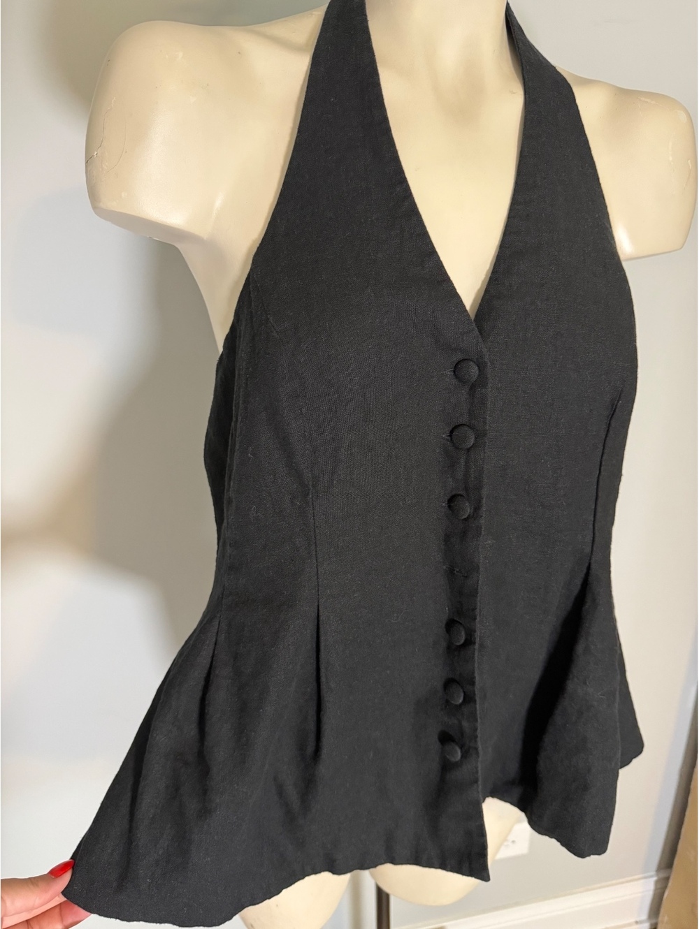 WAYF‎ Black Linen Blend Halter Top with Button Front - Picture 2 of 10